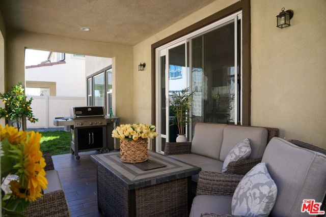 18215 Astro Court, Santa Clarita CA: https://media.crmls.org/mediaz/514aed11-287a-4f90-a885-0cf689b4bed5.jpg