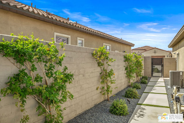 76 Claret, Rancho Mirage CA: https://media.crmls.org/mediaz/514b1d1b-9d59-4041-a86a-9c73221357e1.jpg