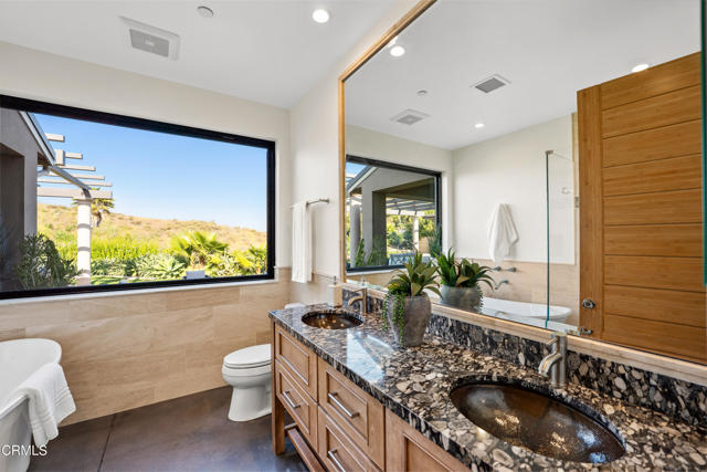 5572 Rainier Street, Ventura CA: https://media.crmls.org/mediaz/514b8b26-e5c3-4f8c-8071-423991a04092.jpg