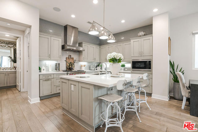5929 Coral Place, Playa Vista CA: https://media.crmls.org/mediaz/514bcf90-4b71-44d3-8526-8822e7a71de6.jpg