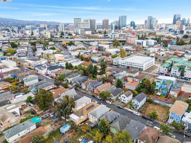 857 Athens Ave, Oakland CA: https://media.crmls.org/mediaz/514c1214-d743-4c9c-a22d-4a7dc987134e.jpg