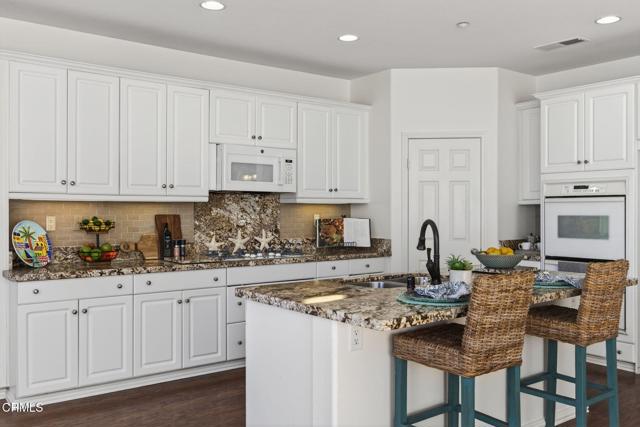 Detail Gallery Image 2 of 51 For 2914 Naples Dr, Oxnard,  CA 93035 - 3 Beds | 2 Baths