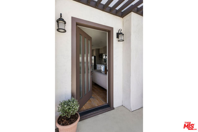 4876 Eldred Street, Los Angeles CA: https://media.crmls.org/mediaz/514c9755-f3c6-47df-a1f0-4106c8b06ea5.jpg