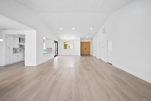 10403 Sunningdale Drive, Rancho Mirage CA: https://media.crmls.org/mediaz/514c9855-0657-4132-9907-d0fa68173475.jpg