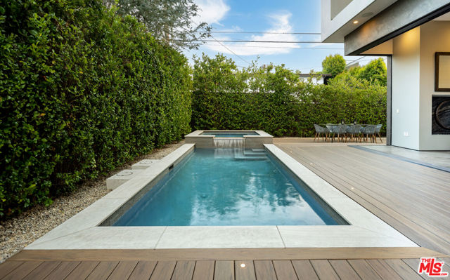8356 W 4th Street, Los Angeles CA: https://media.crmls.org/mediaz/514d490a-8153-4abe-b779-7a0c23691a05.jpg