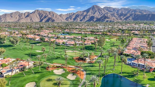 75273 Spyglass Drive, Indian Wells CA: https://media.crmls.org/mediaz/514d990e-4fa5-47b7-a040-8bf65680d39b.jpg