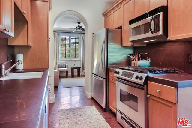 208 Villorrio Drive, Palm Springs CA: https://media.crmls.org/mediaz/514e2eed-72ed-4973-84a6-1add59ec513a.jpg