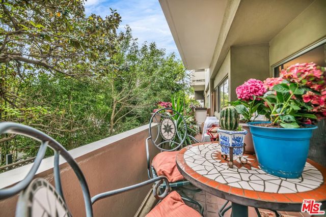 10701 Wilshire Boulevard, Los Angeles CA: https://media.crmls.org/mediaz/514e3a82-4562-4c78-bdad-ccbf0f76309c.jpg