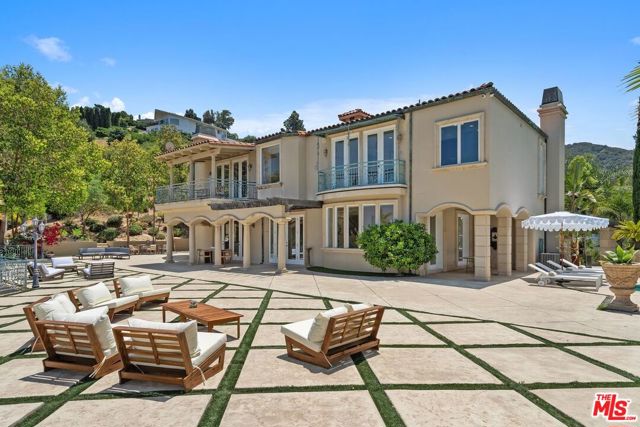 16980 Escalon Drive, Encino CA: https://media.crmls.org/mediaz/514e4a26-b8a0-4c18-815f-b19425747b86.jpg