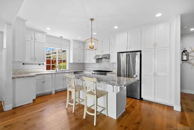 523 9th St, Imperial Beach CA: https://media.crmls.org/mediaz/514e72d1-aed2-4a2c-b643-92264f7aed45.jpg