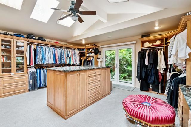 5979 Via Zurita, La Jolla CA: https://media.crmls.org/mediaz/514f1a48-1ffd-456d-9ea9-7256944c7344.jpg