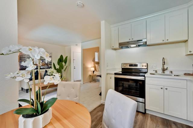 954 Kiely Boulevard, Santa Clara CA: https://media.crmls.org/mediaz/514fd323-9be8-48aa-9513-819b823e07ee.jpg