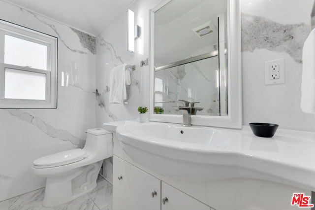 418 N Bowling Green Way, Los Angeles CA: https://media.crmls.org/mediaz/514fd8cb-33ba-43a2-a1ae-4374847a2fae.jpg