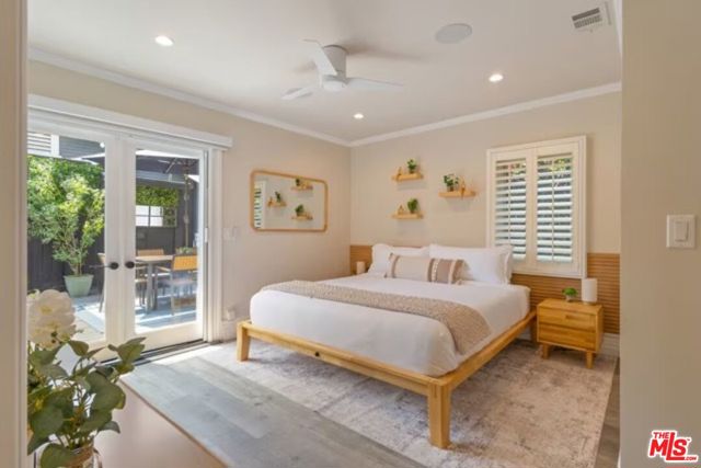 725 N Harvard Boulevard, Los Angeles CA: https://media.crmls.org/mediaz/514fef05-d7c9-484f-88d2-590eeb77eb28.jpg