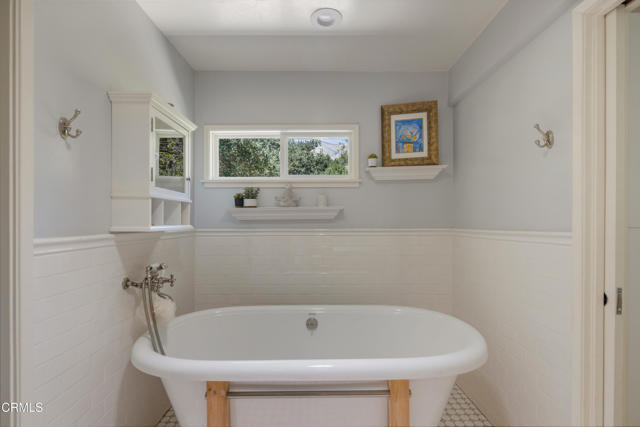 Detail Gallery Image 12 of 28 For 448 W Montecito Ave, Sierra Madre,  CA 91024 - 4 Beds | 2/1 Baths