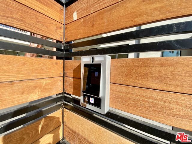 3207 W 3rd Street, Los Angeles CA: https://media.crmls.org/mediaz/51505fe6-5071-40d0-be1b-37119c199f4b.jpg
