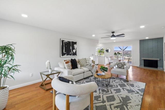 Detail Gallery Image 2 of 20 For 13565 Pequot Dr, Poway,  CA 92064 - 3 Beds | 2 Baths