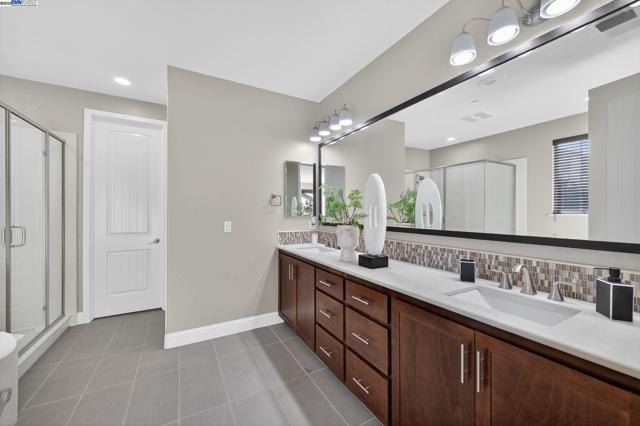 7058 Atlas Peak Dr, Dublin CA: https://media.crmls.org/mediaz/5150d60f-1347-4d9f-af3a-73a88ef4ad35.jpg