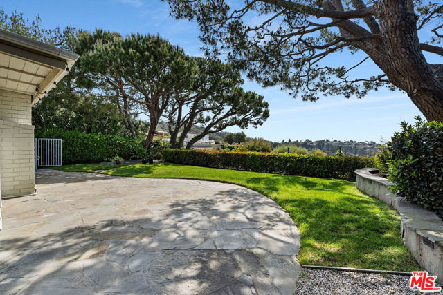 3444 Cloudcroft Drive, Malibu CA: https://media.crmls.org/mediaz/5150d9dd-c383-49db-b7db-9d86a7adccfb.jpg