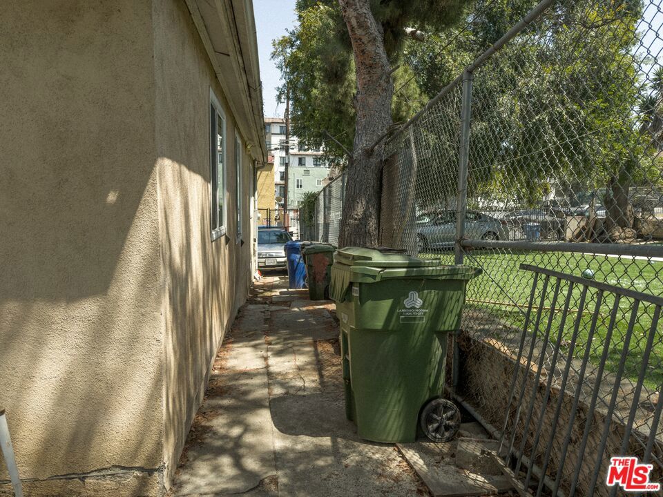https://media.crmls.org/mediaz/51517b89-9fde-4301-8758-d8e42d488903.jpg?preset=X-Large