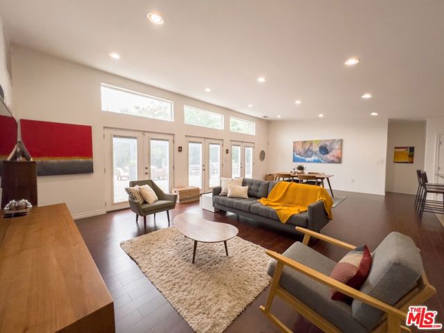 19500 Blythe Street photo 8