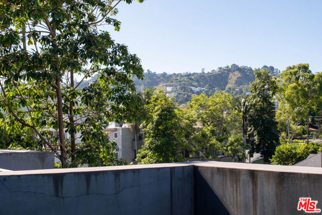 1220 N Orange Grove Avenue, West Hollywood CA: https://media.crmls.org/mediaz/51518952-485f-4528-8ced-843422370bd4.jpg