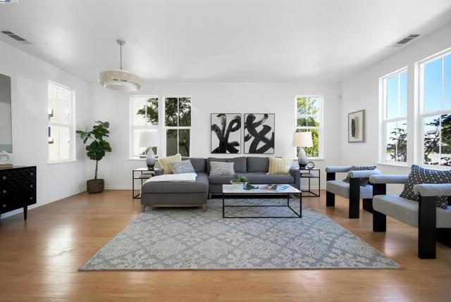 1165 Cottage Ln, Hercules CA: https://media.crmls.org/mediaz/5151f769-ca5c-4941-8cb6-52bb4e4e5abb.jpg