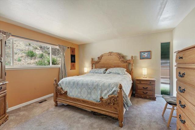 335 Hallsons Lane, Ben Lomond CA: https://media.crmls.org/mediaz/51533868-1082-42de-b704-442eb35b4fa7.jpg