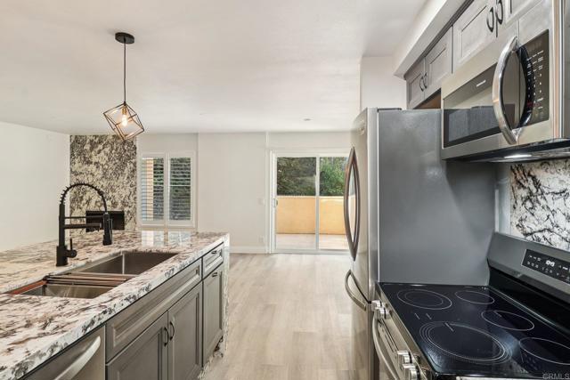 Detail Gallery Image 17 of 32 For 8262 Gilman Dr #1,  La Jolla,  CA 92037 - 2 Beds | 3 Baths