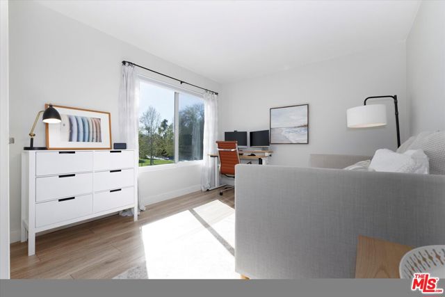 23351 Park Sorrento, Calabasas CA: https://media.crmls.org/mediaz/51538f07-a9a5-46ad-b8f4-8e78ead8625b.jpg