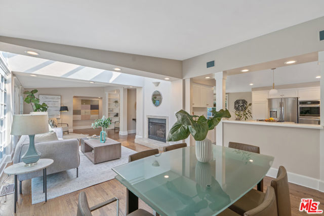 3564 Summerfield Drive, Sherman Oaks CA: https://media.crmls.org/mediaz/51543a67-63f6-4574-b9a8-def125cf96ef.jpg