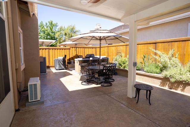 5090 Archcrest Way, Sacramento CA: https://media.crmls.org/mediaz/51548b53-93d9-4647-a51d-781cdf4165bd.jpg