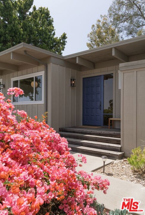 626 Sea Ranch Drive, Santa Barbara CA: https://media.crmls.org/mediaz/5154df44-6359-4f63-9368-96a8c66ff9cb.jpg
