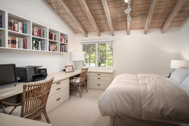 15807 Puerta Del Sol, Rancho Santa Fe CA: https://media.crmls.org/mediaz/51556811-0cdb-4068-8232-0783bbe206ce.jpg