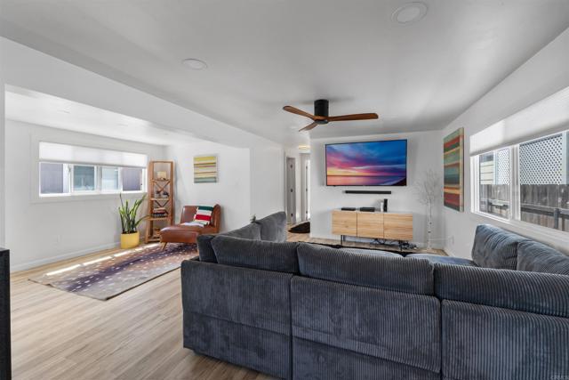 699 N Vulcan Avenue, Encinitas CA: https://media.crmls.org/mediaz/5155f539-0763-493e-b648-01b5eff00e85.jpg