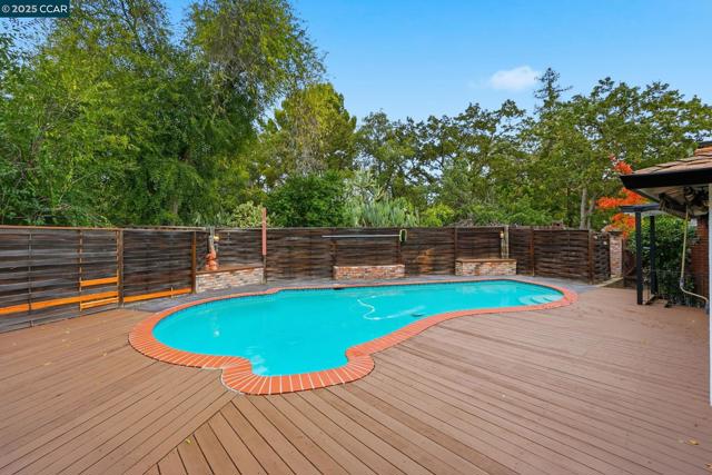 289 Sierra Dr, Walnut Creek CA: https://media.crmls.org/mediaz/51560710-021d-4c2d-a4ea-95935c2e5201.jpg