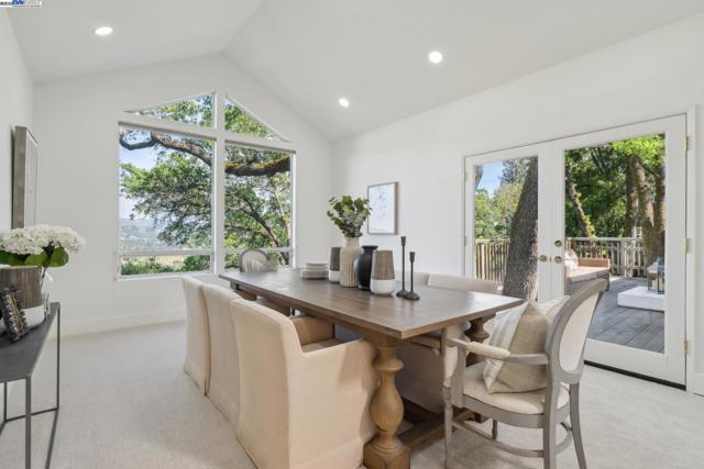 361 Castle Crest Rd, Alamo CA: https://media.crmls.org/mediaz/51564a2e-e96b-4ce5-9795-71ec7e039e53.jpg