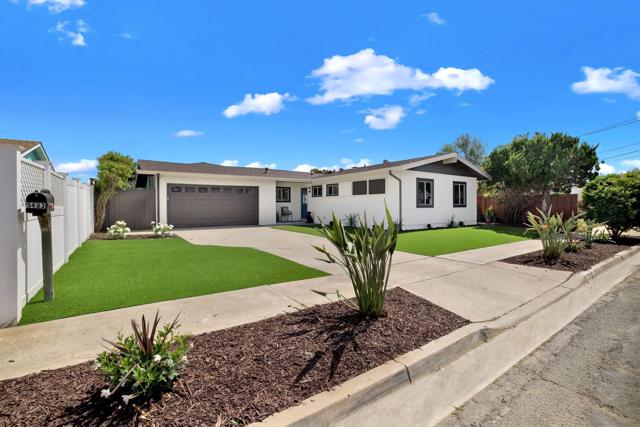 5403 Via Carancho, San Diego CA: https://media.crmls.org/mediaz/5156eb2d-cf88-4b60-b1a2-7faccca90398.jpg