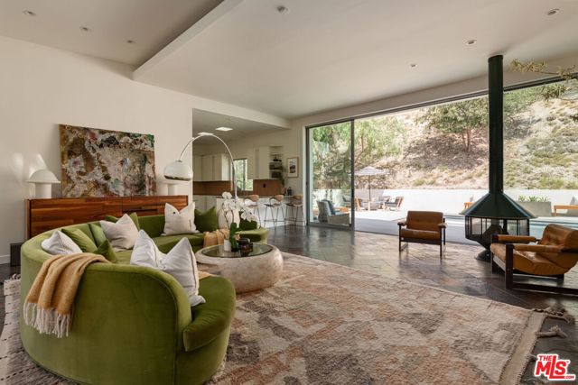 8137 Amor Road, Los Angeles CA: https://media.crmls.org/mediaz/515745f1-a6ef-43b8-91b0-078aae54056f.jpg