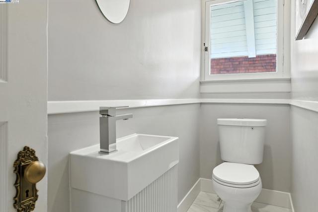 1247 Sherman, Alameda CA: https://media.crmls.org/mediaz/515750d6-5971-4482-bf5b-12a55a8b8d06.jpg