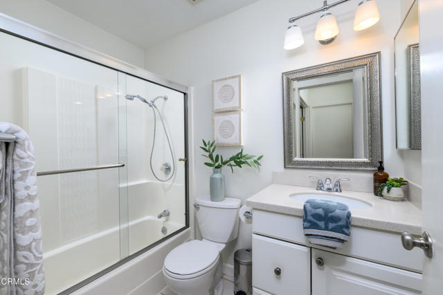 599 Rio Grande Circle, Thousand Oaks CA: https://media.crmls.org/mediaz/5157b800-3e23-44f8-b3d1-54cfd87c1e8d.jpg