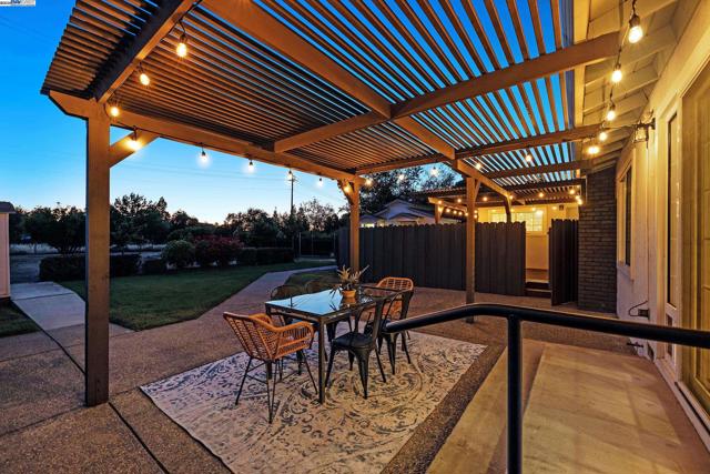613 Joyce St, Livermore CA: https://media.crmls.org/mediaz/5157c89a-7e3c-4e5f-a208-33599b93f22f.jpg