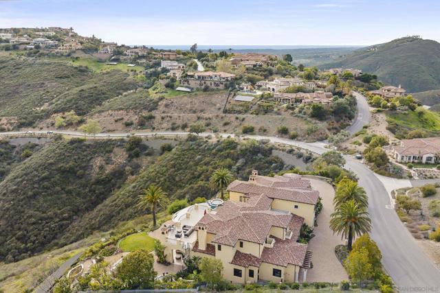 18233 Via Ambiente, Rancho Santa Fe CA: https://media.crmls.org/mediaz/5157c8e1-3856-4cf1-8be7-5d7e011ffef3.jpg
