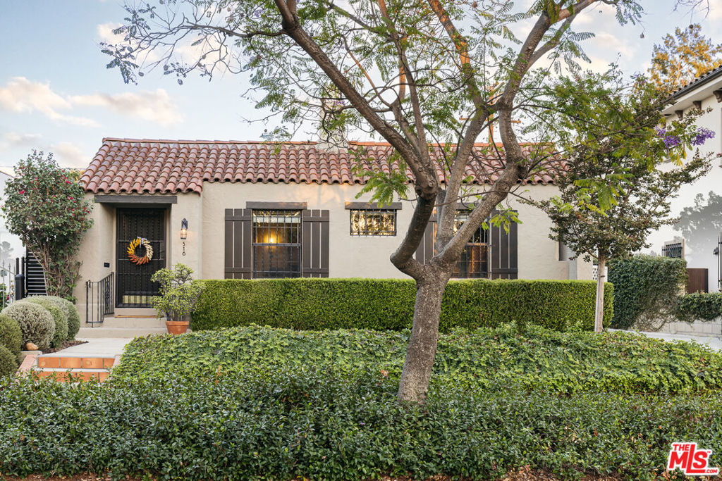 516 N Bronson Avenue, Los Angeles, CA 90004