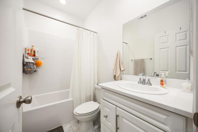 210 Liberty Way, Oceanside CA: https://media.crmls.org/mediaz/51587ce4-fbb6-4eec-a3ea-7824377d5703.jpg