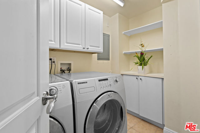 4848 Wilshire Boulevard, Los Angeles CA: https://media.crmls.org/mediaz/515888ca-864c-42df-a64a-73d64aa919b2.jpg