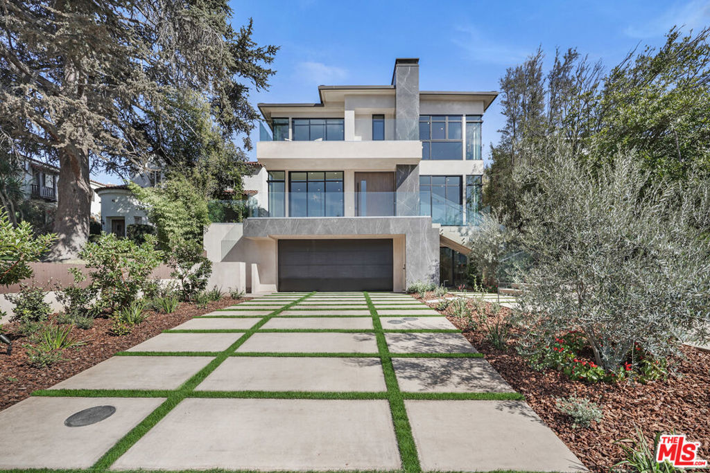 318 S Medio Drive