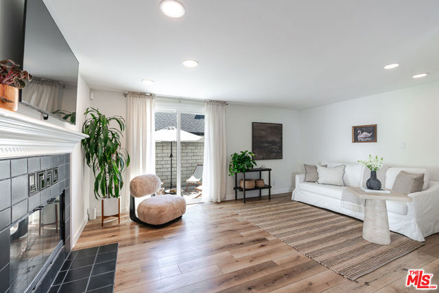 5056 Greenbush Avenue, Sherman Oaks CA: https://media.crmls.org/mediaz/5158f5d5-2456-4963-8742-94b2b117fbb3.jpg