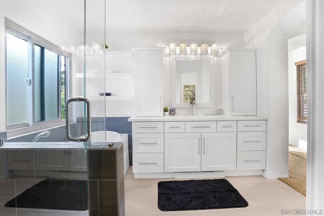 2361 porch swing st, Chula Vista CA: https://media.crmls.org/mediaz/5159d382-4242-43af-ac40-b418aeff2969.jpg