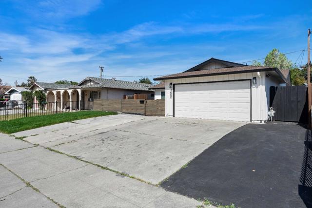 1452 Lochner Drive, San Jose CA: https://media.crmls.org/mediaz/515a100c-000d-4388-b189-9d6b03d7d43d.jpg